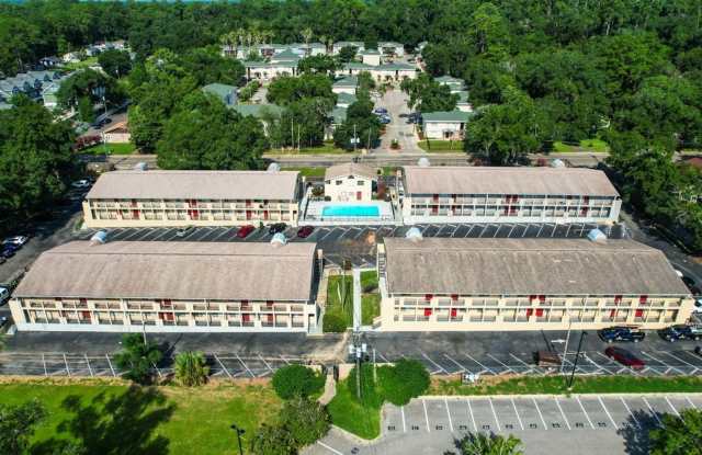 1/1 PARTLY FURNISHED CONDO UNIT AVAILABLE FALL 2026 Gallery 3
