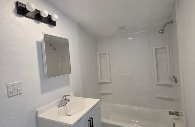 3714easthighway20unit2.is4lease.com Gallery 4