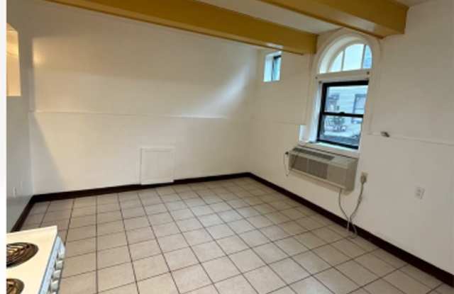 Studio apartment in Brighton Heights Gallery 1