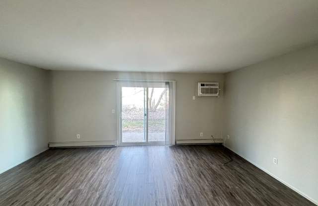 Spacious Two Bedroom with Laundry in Unit! Gallery 4