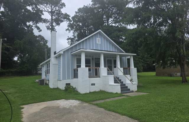 523 E Nelson Avenue Gallery 1