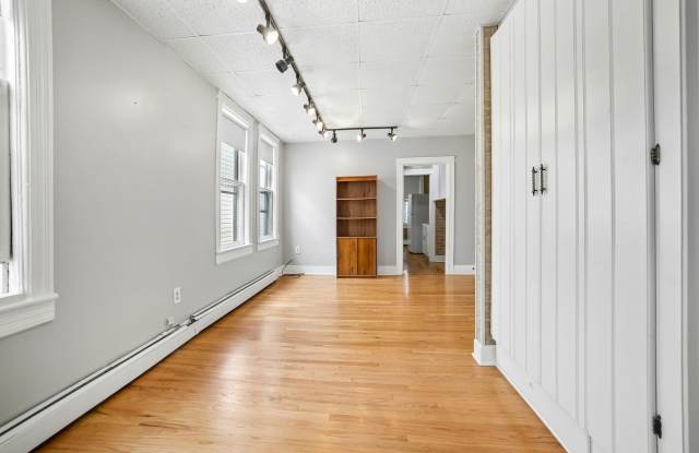 89 W 24TH ST Gallery 4