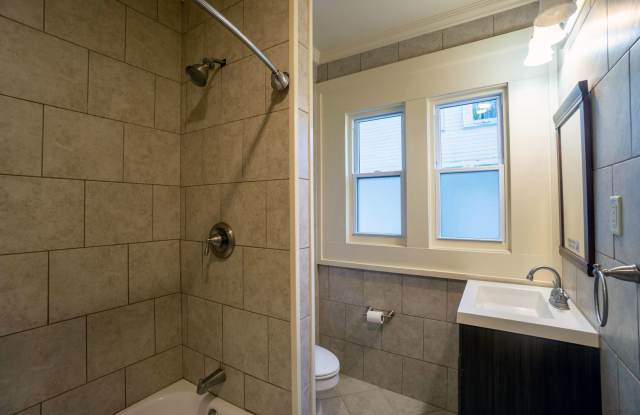 317 Greenwood Pl - AVAILABLE 8/1/27 - 3 Story Townhouse On Quiet Residential Street Gallery 4