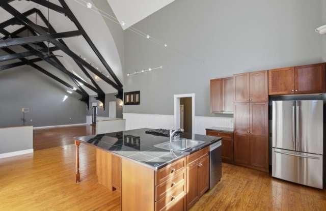 62 Estes St. Gallery 4