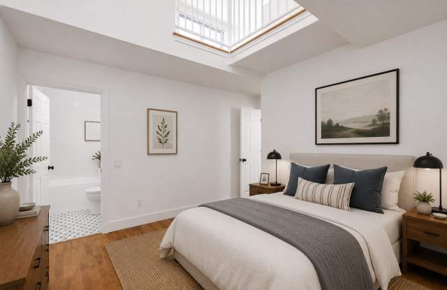 1827 N Wilcox Ave - Now Offering a $500 Look & Lease Credit on Select Units! Gallery 4