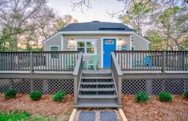 Cozy fully-furnished beach home on desirable Oak Island!!! Gallery 1