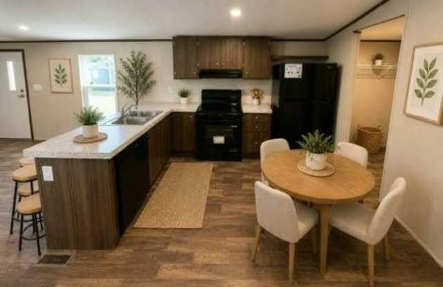 94 Lakeside Garden Circle Gallery 4