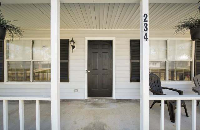 Charming Cape Cod-Style Home with 4 Bedrooms in Savannah, GA Gallery 4
