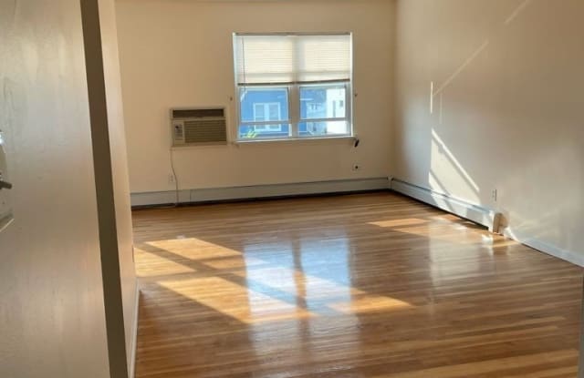 89-06 70 Road Gallery 2