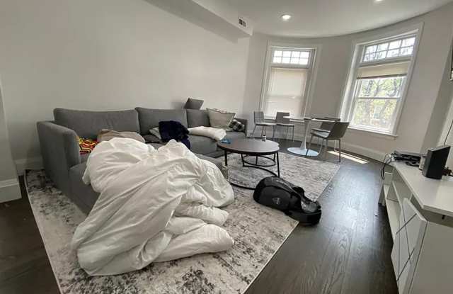 Renovated 4-bed/2-bath in Brookline! Gallery 4