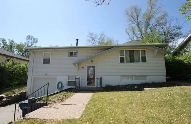 1407 Imperial Dr - 1407 Imperial Drive, Bellevue, NE 68005