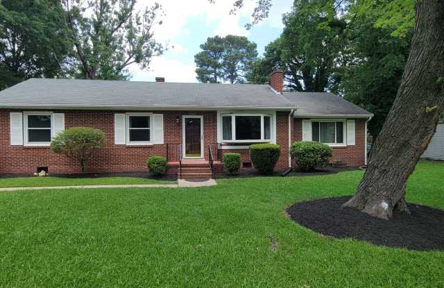 Brick ranch in Southside with large private back yard photos photos