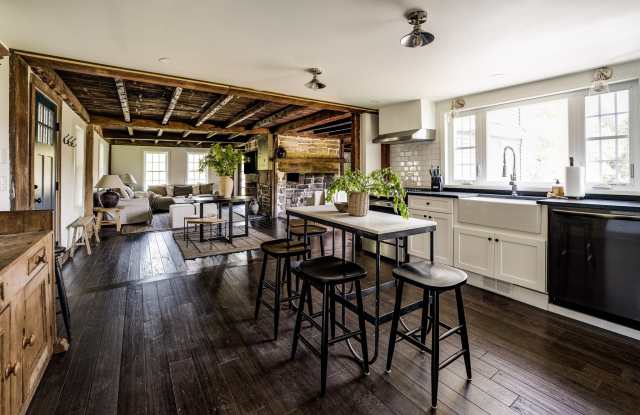 740 Little City Road photos photos