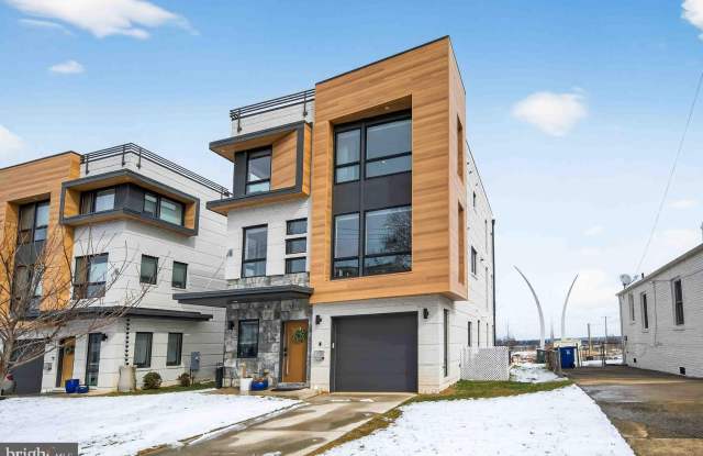 911 S OAK Street photos photos