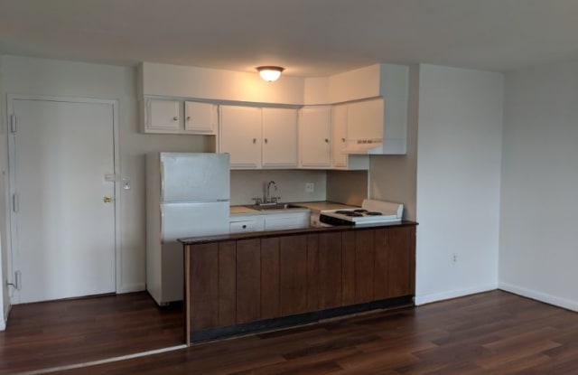 25 Sanford Pl - 25 Sanford Place, Bridgeport, CT 06604