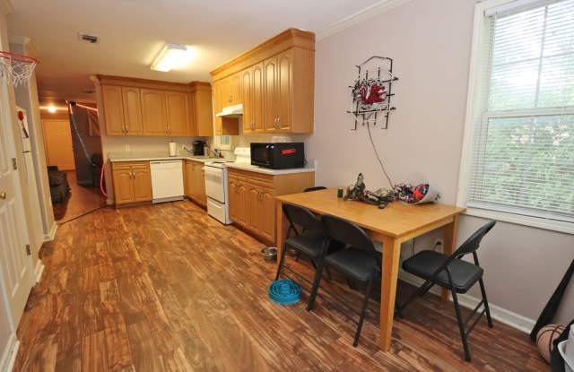 PRE-LEASING FOR 2027-2028 School Yeaer! ! 4 Bedroom, 2 Bath in Olympia! Gallery 3