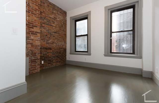 Nice 2 bed steps from Berklee Gallery 3