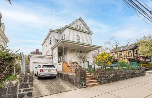 75 HIGHWOOD TERRACE - 75 Highwood Terrace, Weehawken, NJ 07086