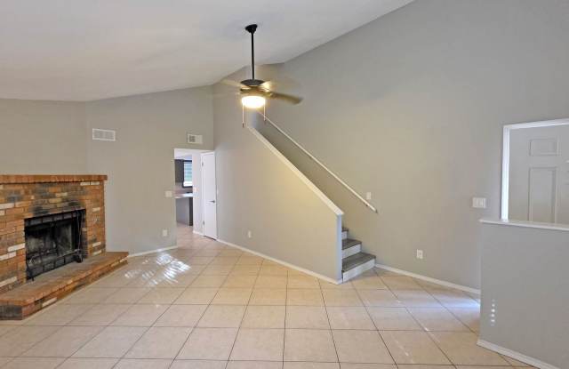3 Bedroom 2.5 Bathroom Townhouse Available now - 2400 East Eva Loop, Flagstaff, AZ 86004
