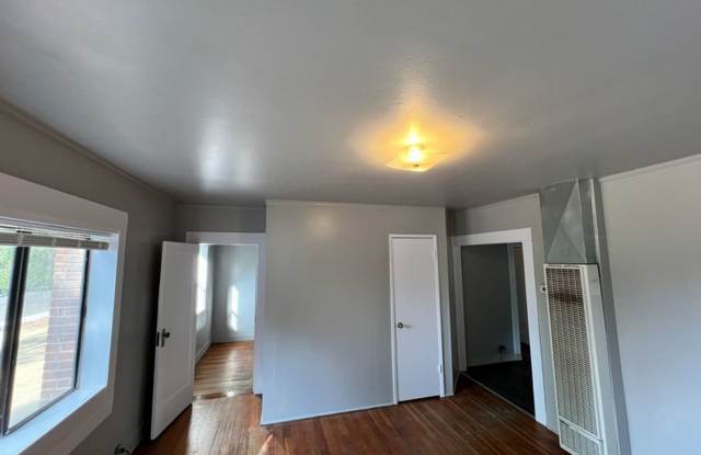 <b>Charming Two Bedroom Duplex in Sparks<br><br> Gallery 3