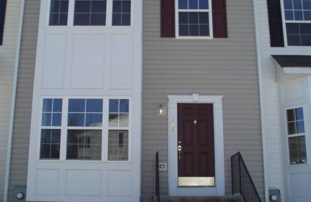 Spacious 4 Bedroom Townhome Near NC State! photos photos