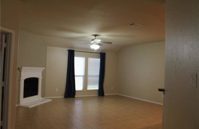 921 LakeForest Trail Gallery 4