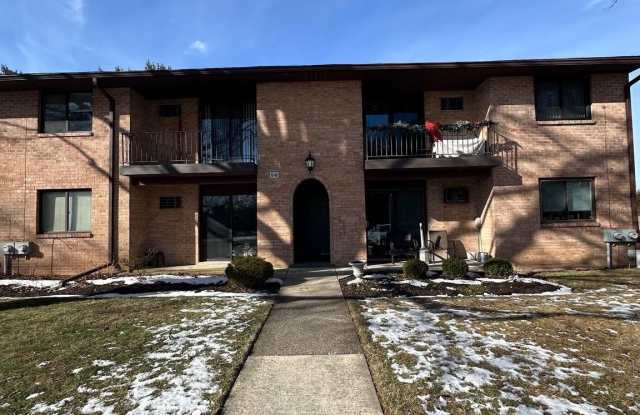 612 N SHADY RETREAT Road unit: 14 photos photos