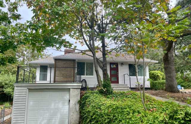 Stunning University Place Retreat – 3/4 Acre Lot! Gallery 4