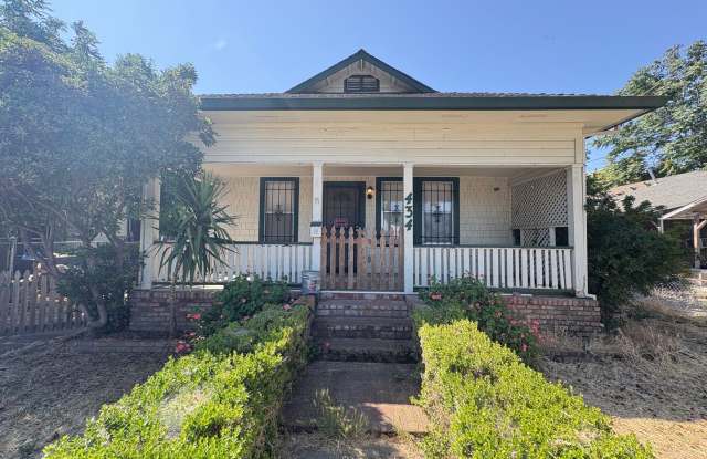 Charming 2 Bed, 1 Bath Single-Story Home photos photos