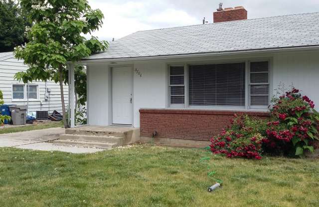 Terrific Location! Big fenced yard and 1 car garage! - 5706 Freemont Street, Boise, ID 83706