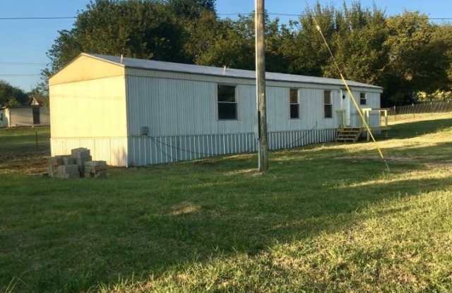 2 bed 2 bath country house - 18884 County Road 1581, Pontotoc County, OK 74820