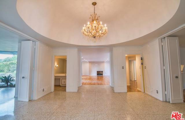 1835 LOMA VISTA Drive Gallery 3