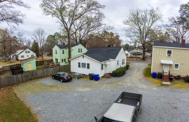 Grid house on Woodlawn!! - 102 South Woodlawn Avenue, Greenville, NC 27858 Grid house on Woodlawn!! - 102 South Woodlawn Avenue, Greenville, NC 27858