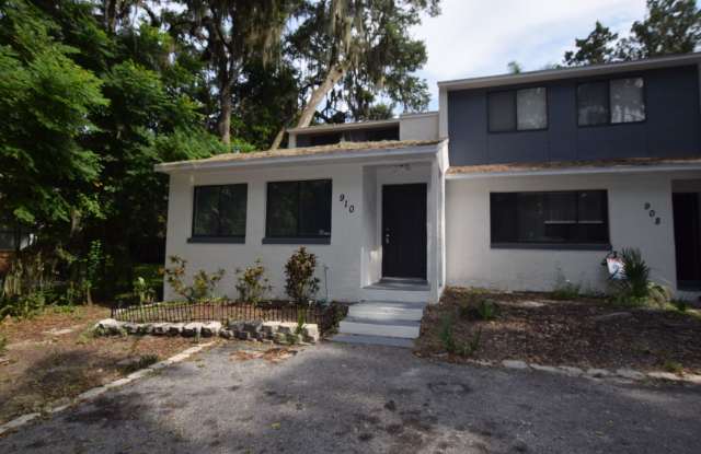 2 Bedroom, 2 Bath Townhouse For Rent at 910 Sumter Street Leesburg, Fl. 34748 - 910 Sumter Street, Leesburg, FL 34748