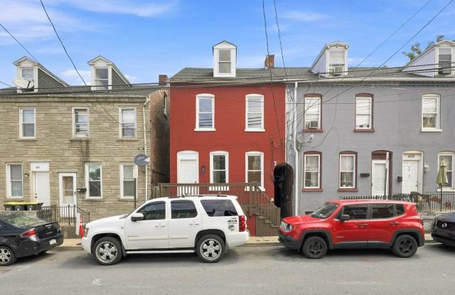 3 Bed, 1 Bath Available Now! Gallery 3