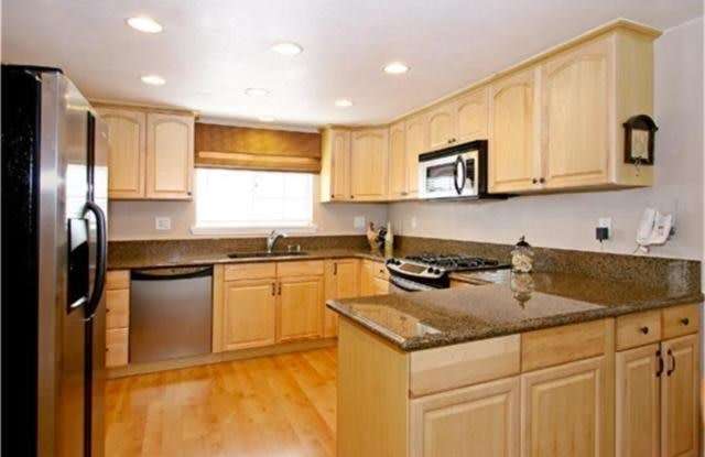 2206 AVIATION Way Gallery 4