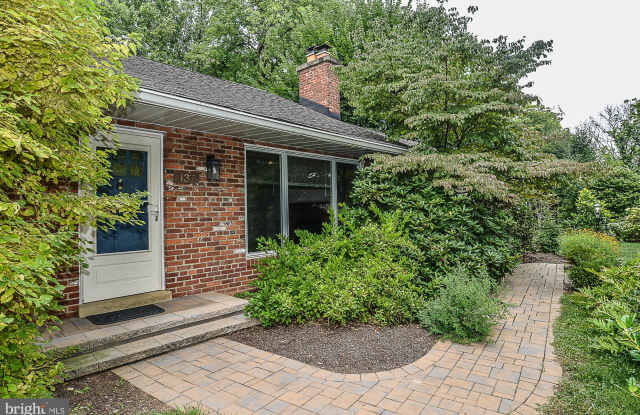 137 COURTHOUSE ROAD SW - 137 Courthouse Road Southwest, Vienna, VA 22180