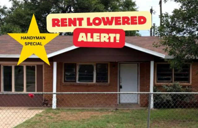 Handyman Special $0 First Month's Rent / “You fix, you SAVE BIG!!” Contact Mayshell for details: 806 704-3055 ext 2 photos photos