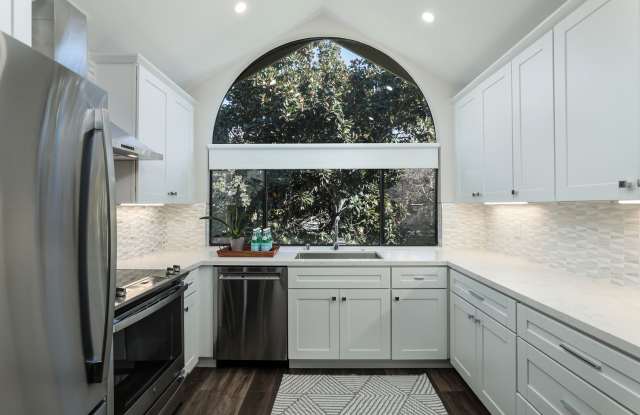 Impeccably remodeled unit-don't miss this one! photos photos