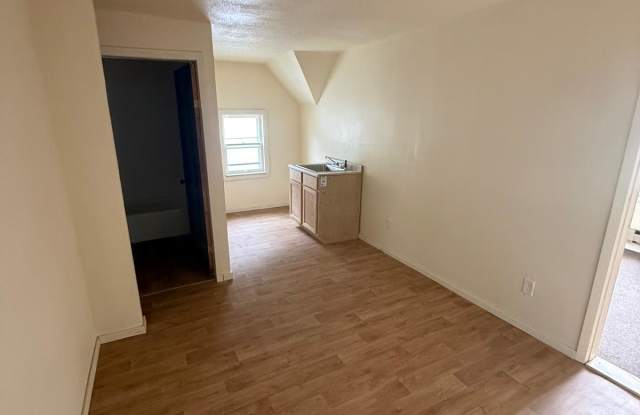 2423-2425 South 28th Street - 2425 photos photos