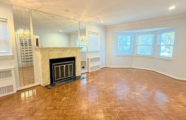 81-15 189th Street Gallery 3