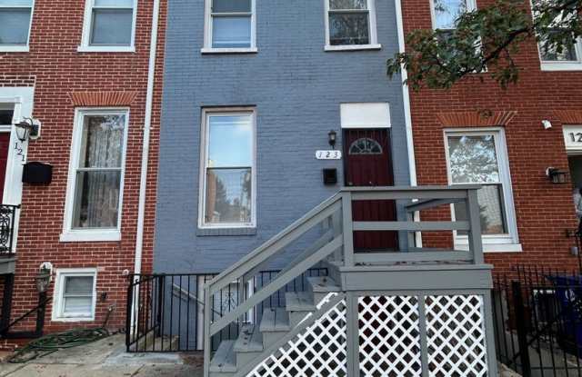 Baltimore - 3 Bedrooms and 1 bath Available! Gallery 1