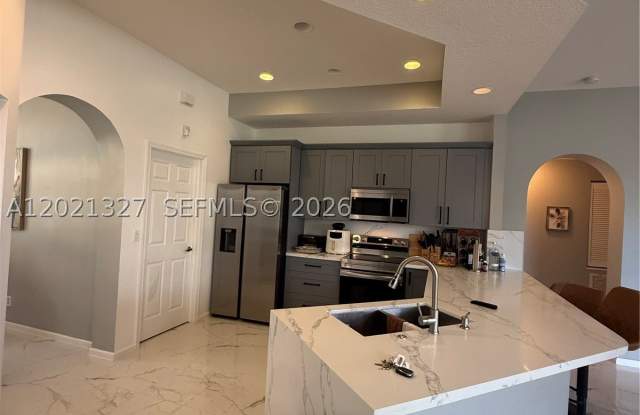 5711 NW Zenith Dr Gallery 3