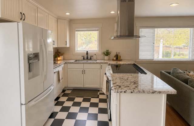 YOUR PERFECT LITTLE HOME AWAITS!! Gallery 4