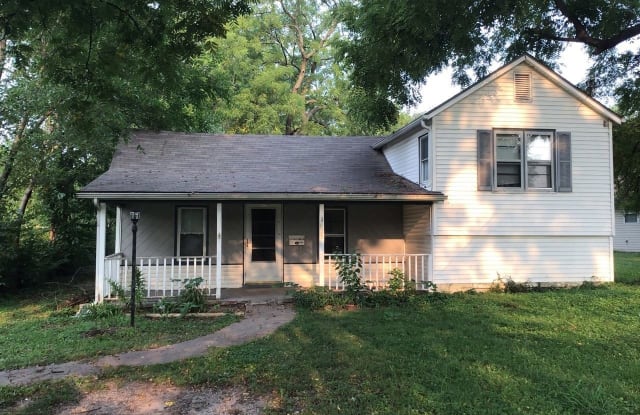 8020 Ditzler Ave - 8020 Ditzler Avenue, Raytown, MO 64138