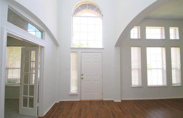 4004 Lakeside Drive Gallery 3