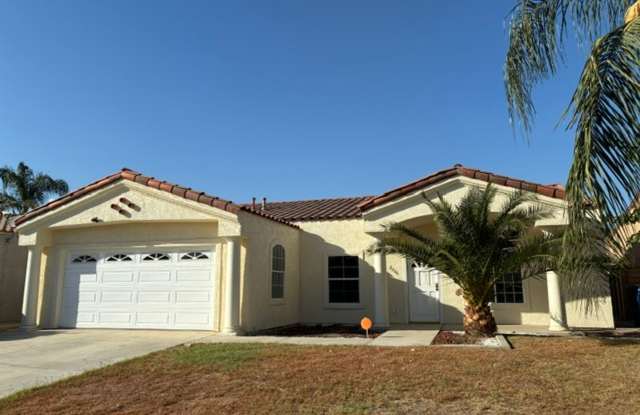 3 Bedroom Home with 2-Car Garage, Fireplace & Covered Patio Gallery 1