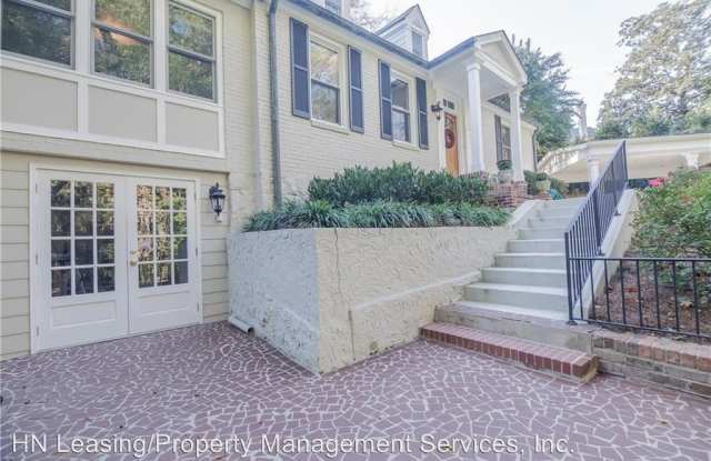 715 Wildwood Pl NE Gallery 2