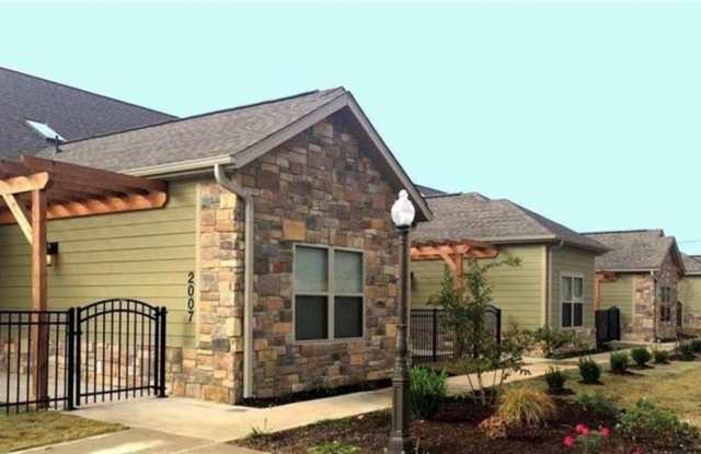 2007 Dixieland  RD Unit #D - 2007 South Dixieland Road, Rogers, AR 72758