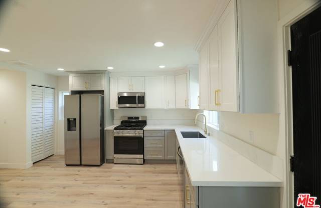 1338 W 30th Street photos photos